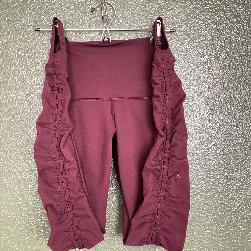 Lululemon stirrup leggings ankle strap & Rouched leg